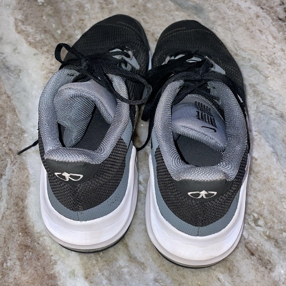 Nike Air Max basketball shoes - Picture 4 of 8